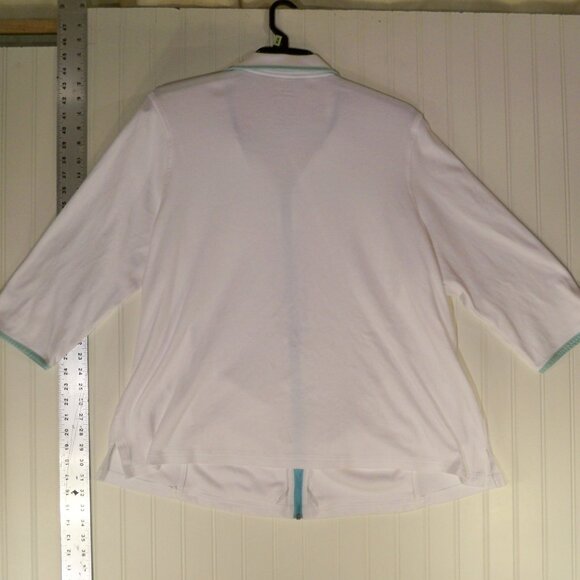 Basic Editions Woman, *White Zip Up Top, 2X - Picture 3 of 8